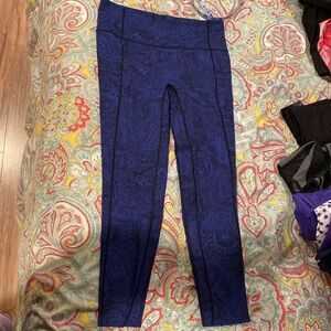 lululemon athletica Blue Paisley like nothing 7/8 tights. 10